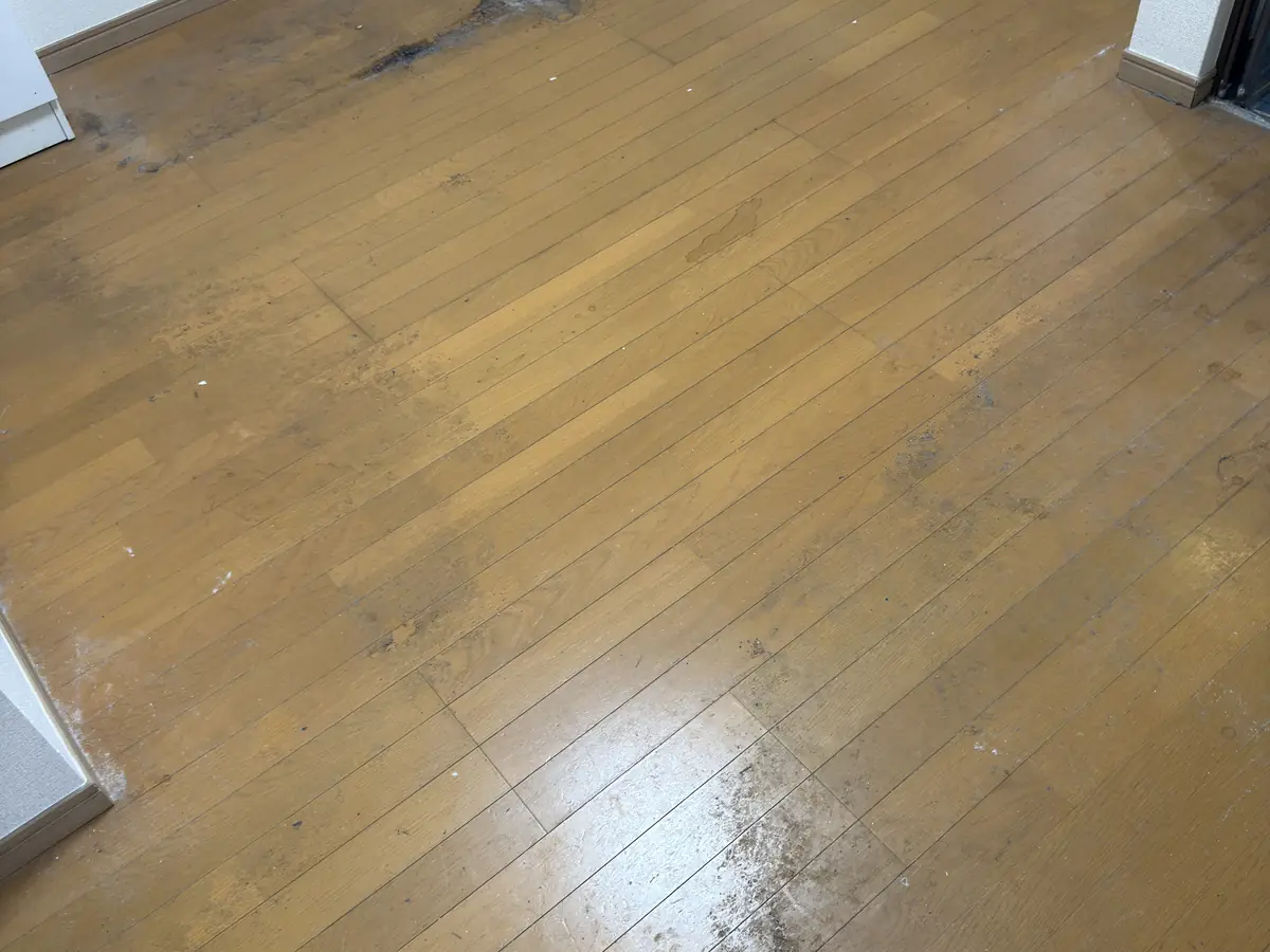 空室のフローリングの作業前